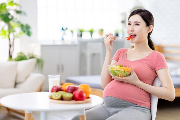 Mẹ mang thai lần đầu cần chú ý chế độ ăn uống hợp lý
