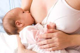 Cho trẻ bú sữa mẹ hoàn toàn trong 6 tháng đầu sẽ giúp phòng bệnh viêm tiểu phế quản cấp