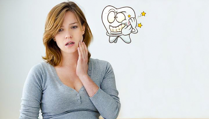 Chảy máu chân răng trong thai kỳ còn có biểu hiện là sưng lợi, đau răng, sốt