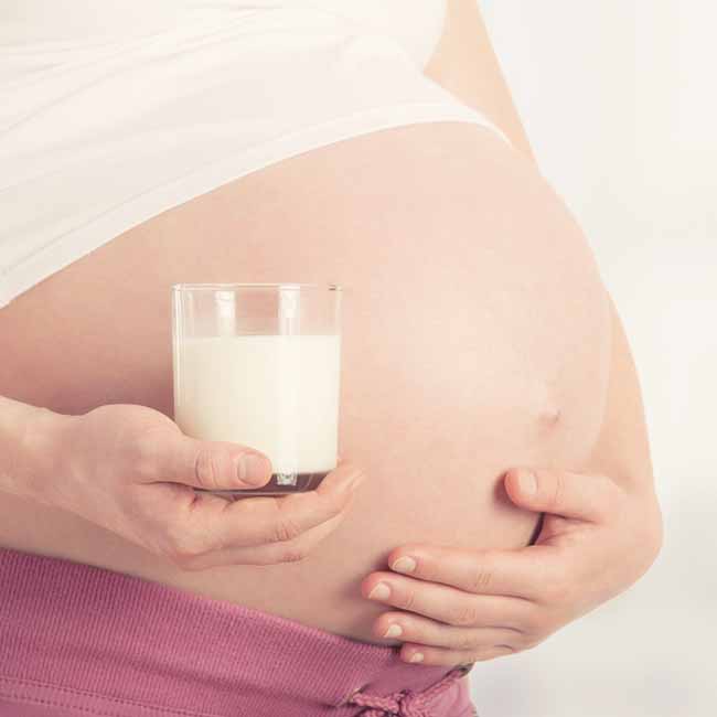 Uống sữa bầu giúp bổ sung dinh dưỡng cho mẹ