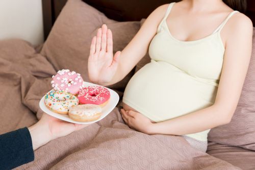 3 tháng cuối thai kỳ, mẹ nên hạn chế các đồ ngọt