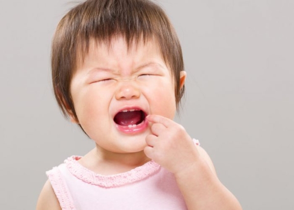 trẻ bị sâu răng hàm có mọc lại không