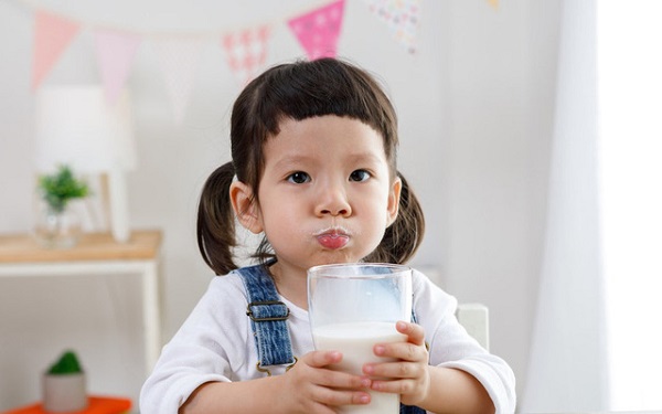 Sữa bột tăng cân cho bé