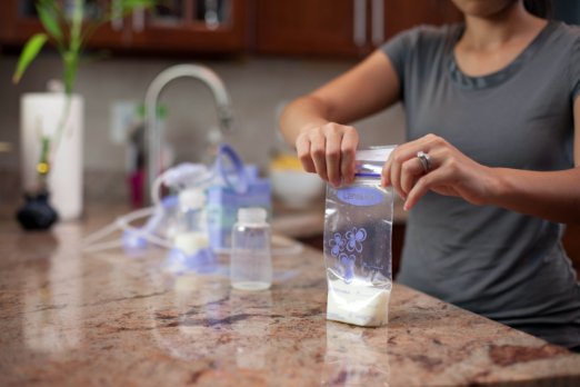 Cách dùng túi trữ sữa để mẹ bảo quản sữa cho bé