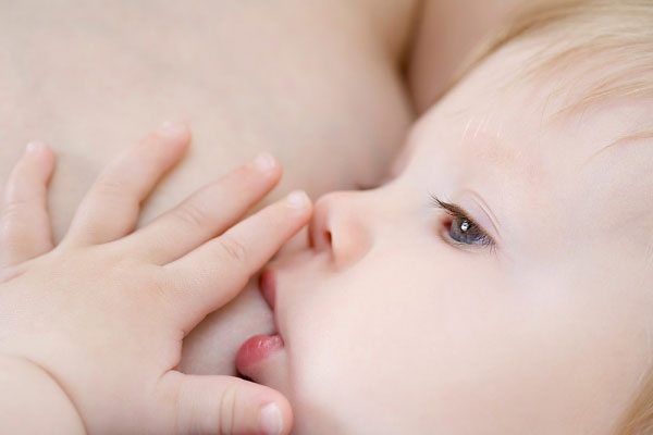 Cách cai sữa hiệu quả để bé không quấy khóc