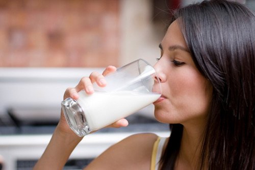 Trước khi mang thai mẹ không nên uống sữa khi đói