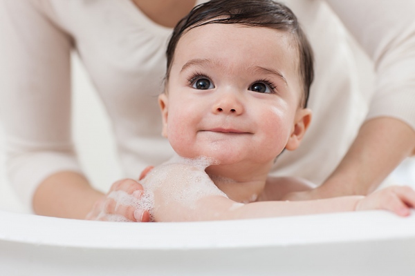 7 thời điểm mẹ không nên tắm cho bé sơ sinh