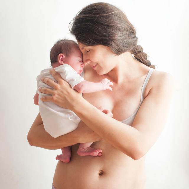 Những thay đổi của cơ thể mẹ sau sinh có thể khiến mẹ bỉm bất ngờ
