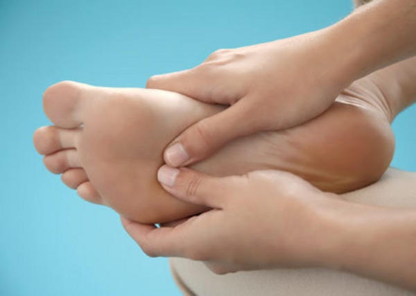 Các bước massage giúp mẹ trị chứng phù nề