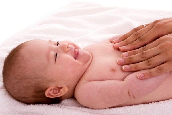 massage cho bé sơ sinh