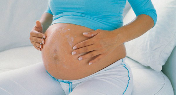 Ngứa ngáy, rạn da là vấn đề rất hay gặp ở phụ nữ mang thai