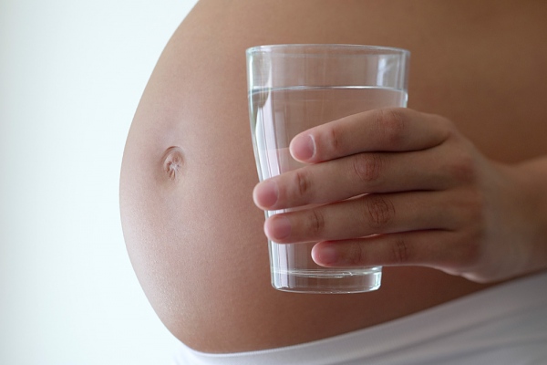 Những quy tắc uống nước cho mẹ bầu