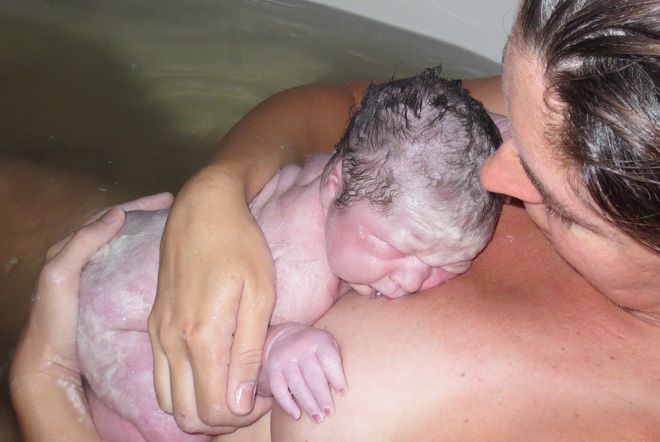 tắm cho bé mới sinh