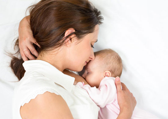 Những cách lợi sữa cho mẹ bầu sau sinh