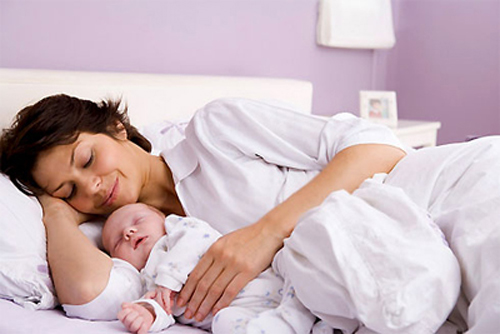 Những thắc mắc về trẻ sơ sinh khi lần đầu làm mẹ