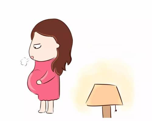 Mang thai thường dễ buồn tiểu vào nửa đêm
