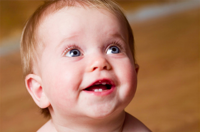 Chăm sóc răng miệng khi bé bắt đầu mọc răng sữa