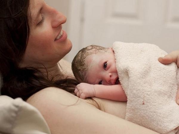 Chăm sóc em bé sau sinh thế nào?
